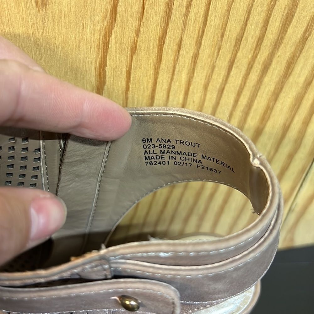 Ana Pumps  - Picture 3 of 6